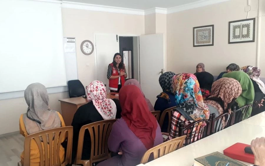 KADINA YÖNELİK ŞİDDETLE MÜCADELE EĞİTİMLERİ SÜRÜYOR