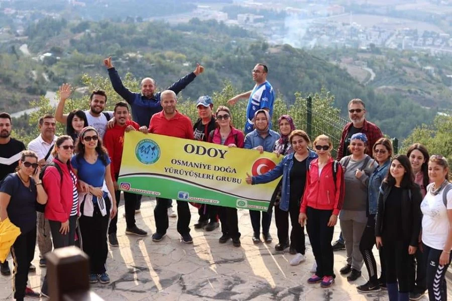 DOĞA YÜRÜYÜŞÇÜLERİ DUMANLI YAYLASININ KEYFİNİ ÇIKARTTI