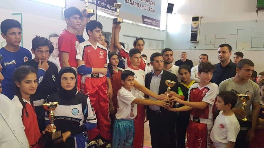 BİR İLK KİCK BOKS CUMHURİYET KUPASI BÖLGE ŞAMPİYONASI CEYHANDA YAPILDI 