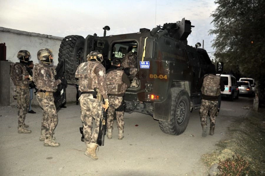 ARANAN ŞAHISLARA YÖNELİK ŞAFAK OPERASYONU: 7 GÖZALTI