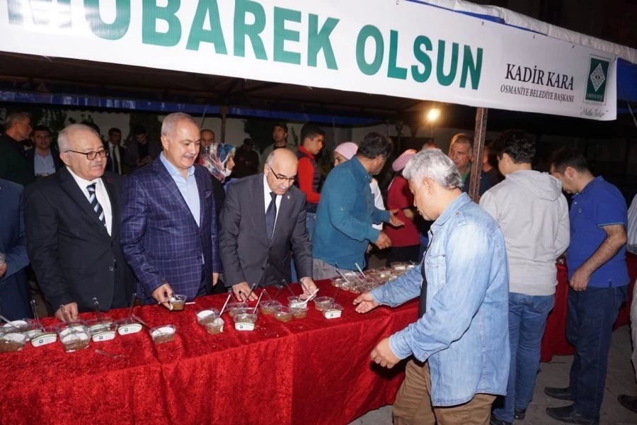 OSMANİYE BELEDİYESİ MEVLİT KANDİLİNDE HELVA İKRAM ETTİ