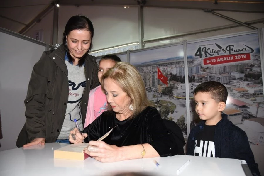 OSMANİYE BELEDİYESİ 4.KİTAP FUARI ON BİNLERCE KİŞİNİN KATILIMIYLA DEVAM EDİYOR