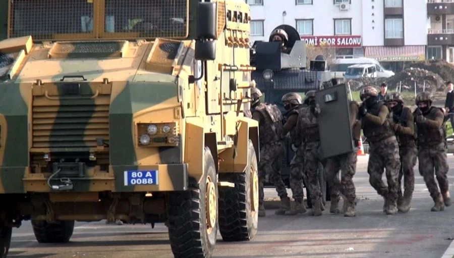 ÖZEL HAREKAT POLİSİNDEN REHİNE KURTARMA TATBİKATI