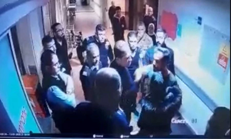 HASTANEDE DOKTORUN BURNUNUN KIRILDIĞI SALDIRININ GÖRÜNTÜSÜ ÇIKTI