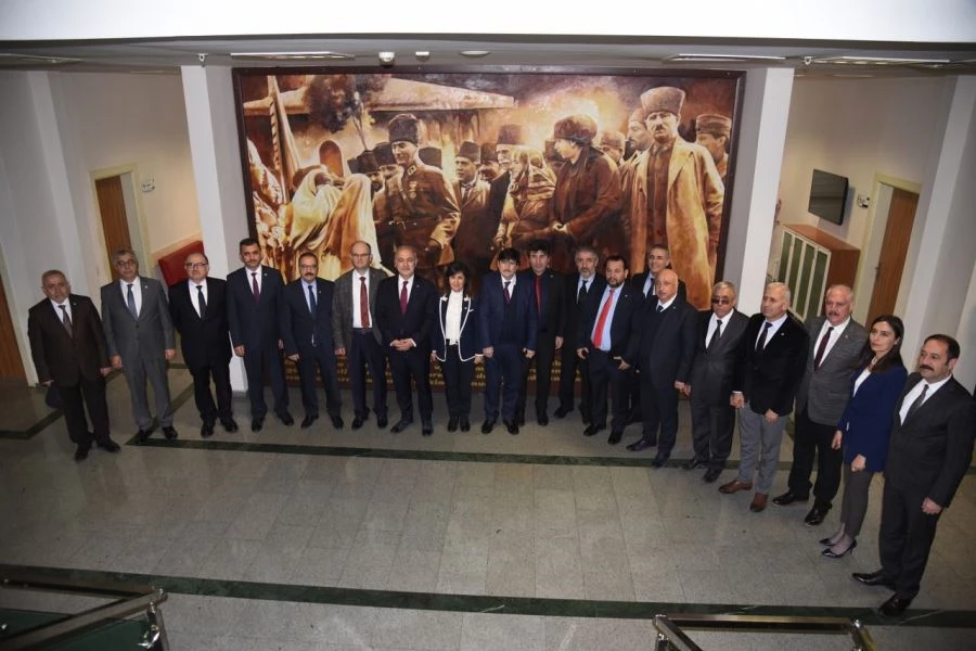 TÜRKİYE’NİN FARKLI ÜNİVERSİTELERDEN OSMANİYE’YE GELEN REKTÖRLERDEN BAŞKAN KADİR KARA’YA ZİYARET