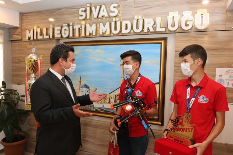 Türkiye birincisi öğrencilerden Savaşçı’ya ziyaret
