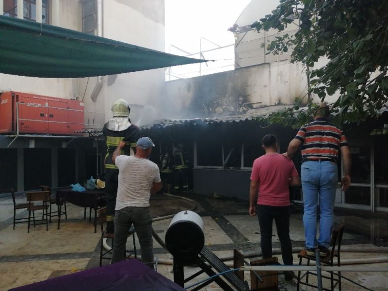 Manisa’da kahvehanede korkutan yangın
