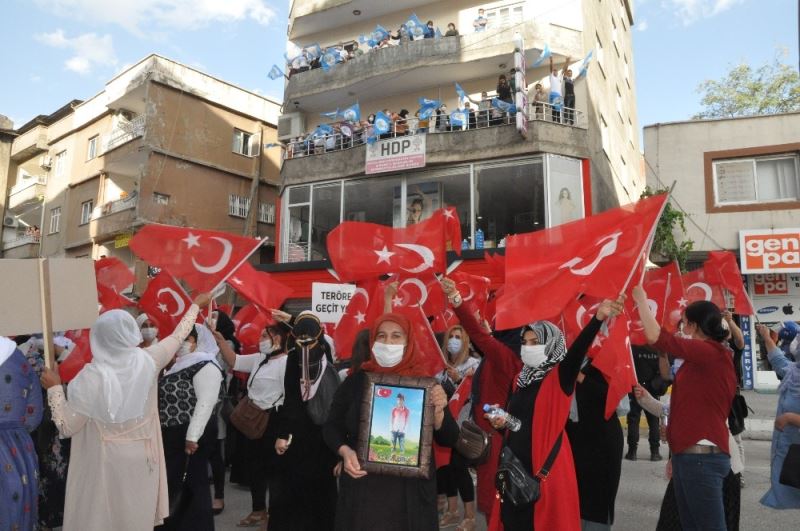 Şırnak annelerinin HDP önündeki eylemi 4’üncü haftasında
