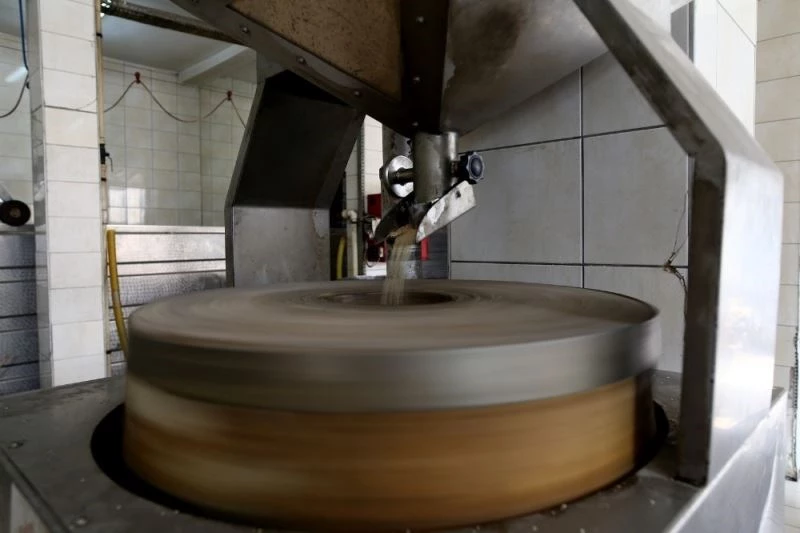 (Özel) Taş değirmen helvasına büyük rağbet
