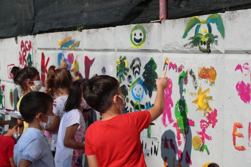 Çocuklardan  İzmit’in duvarlarına renkli dokunuşlar
