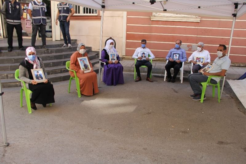HDP önündeki ailelerin evlat nöbeti 402’nci gününde
