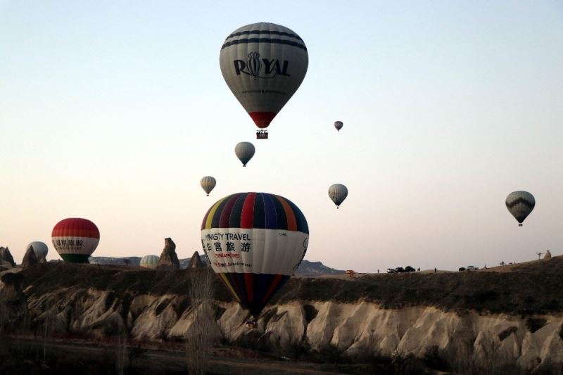 Kapadokya’da olumsuz hava şartları balon turlarını iptal ettirdi
