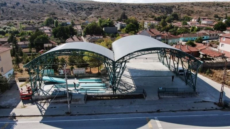 Oklubalı pazar yerinin cephesi kaplanıyor
