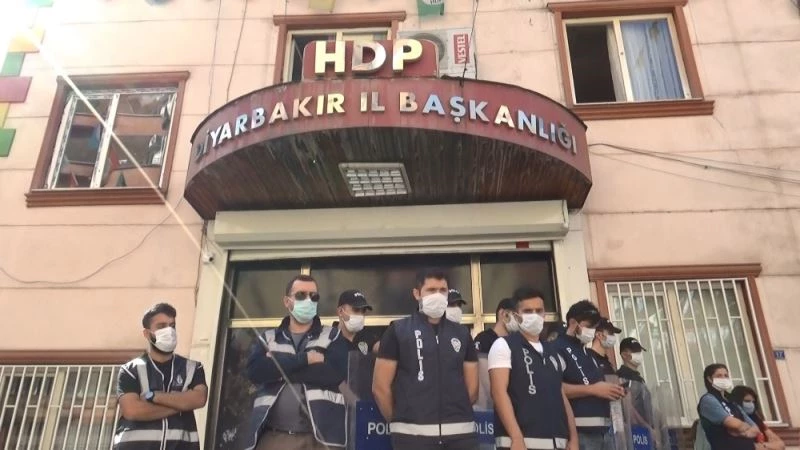 HDP önündeki ailelerin evlat nöbeti 404’üncü gününde

