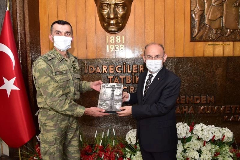 Tümgeneral Tayanç’tan Vali Karadeniz’e ziyaret
