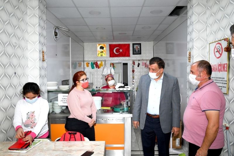 Başkan Gürkan Hekimhan’da esnaf ve vatandaşlarla bir araya geldi
