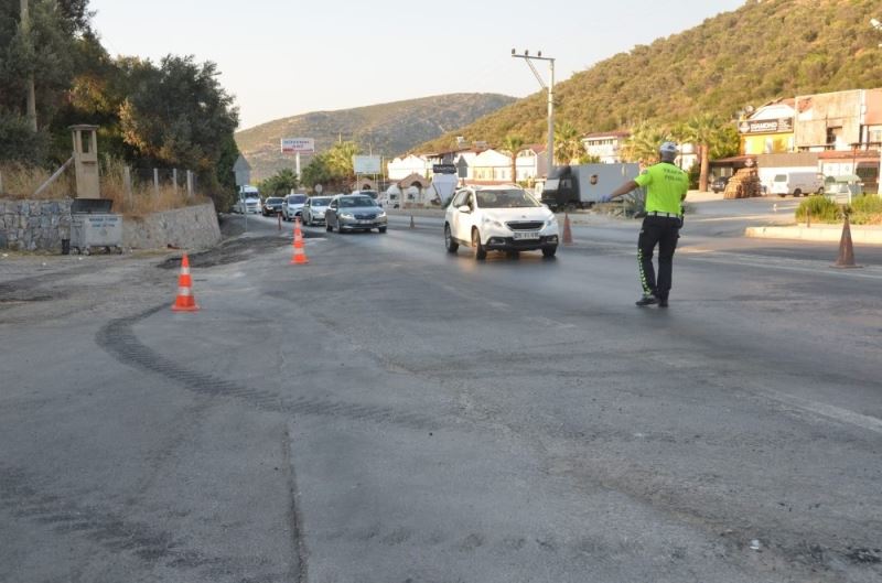 Kuşadası’da polis aranan 4 şüpheliyi yakaladı
