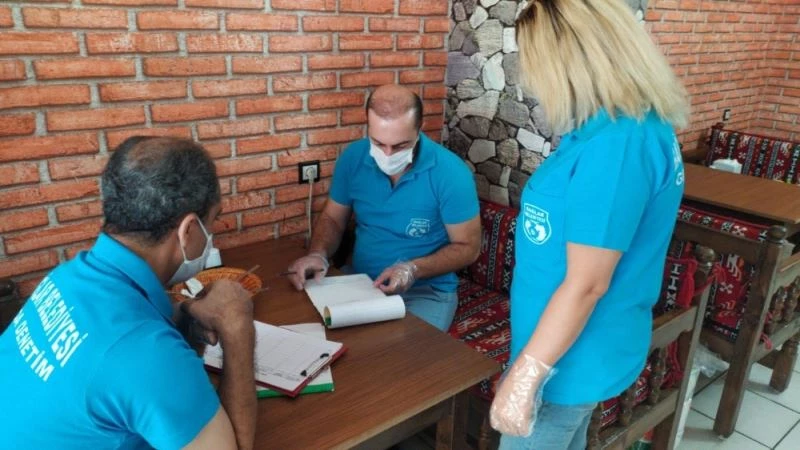 Bozulmuş et ve süt ürünlerini satacaklardı, yakalandılar
