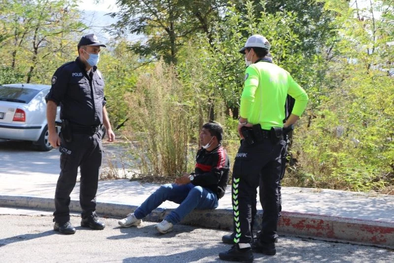 Karabük’te hasta numarası yaparak para dilenen şahıs gözaltına alındı

