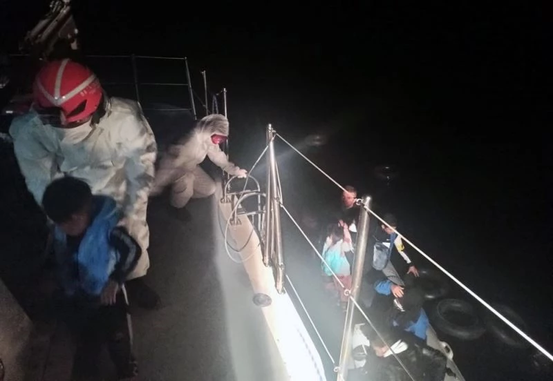 Marmaris açıklarında 14 sığınmacı kurtarıldı
