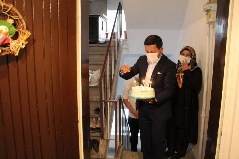 Nevşehir’de 18 yaşına giren gençlerin pastası Nevşehir Belediyesinden
