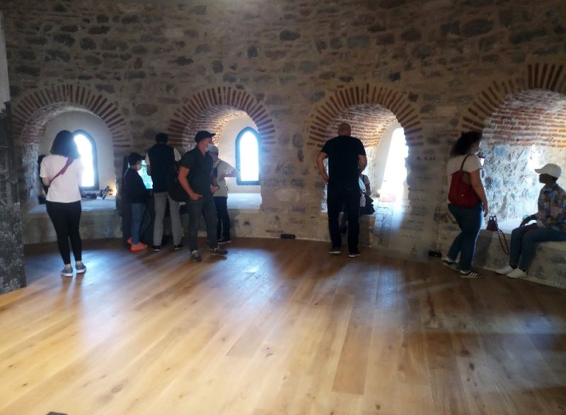 Galata Kulesi’ne restorasyon sonrası ziyaretçi akını
