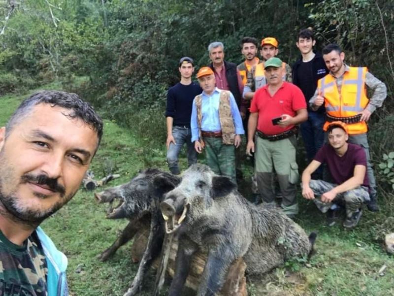 Bartınlı avcıların avladıkları domuzlar büyüklükleriyle şaşırttı
