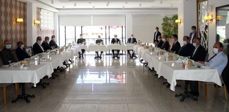 Bayburt İl Garnizon Komutanı Diker’e veda yemeği düzenlendi
