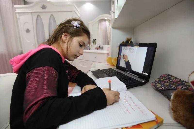 Buca Belediyesinden fırsat eşitliği için Dijital Dershane
