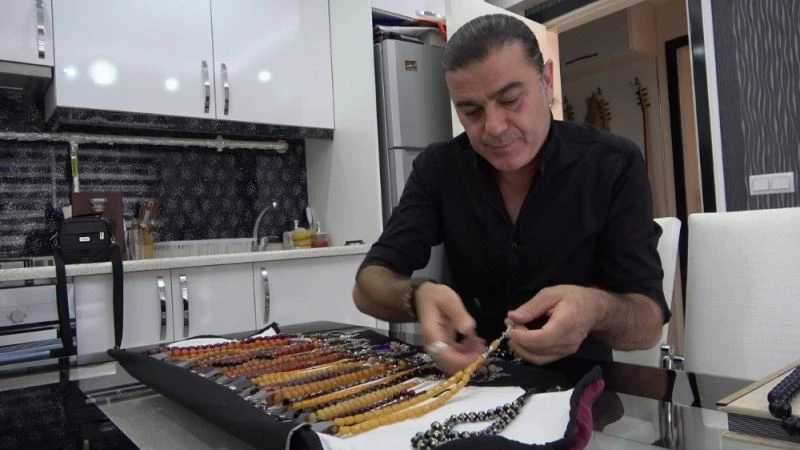 Bir daire fiyatına tesbih koleksiyonu satın aldı
