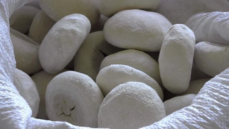 Köylü kadınlar, yaptıkları kurutları satarak geçimlerini sağlıyor
