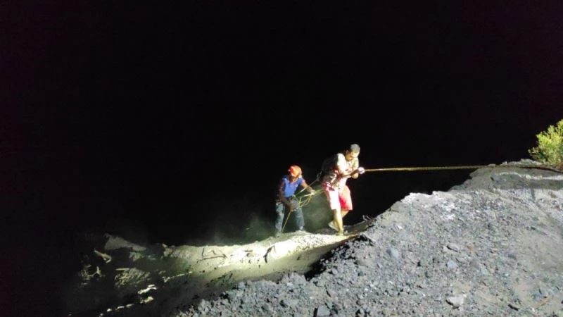 Yamaçta mahsur kaldılar
