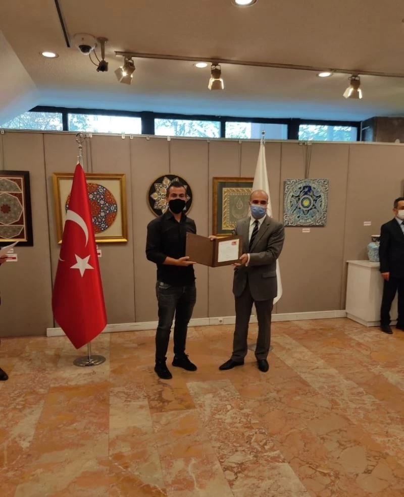 ADÜ Öğretim Görevlisi Ertürk, çini alanında mansiyon ödülünün sahibi oldu
