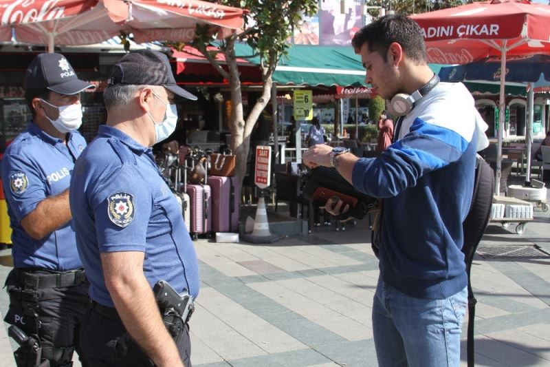 Maskesini takmayan genç: “Nefes almak en doğal hakkımız ve ben bu haktan mahrum kalmak istemiyorum”
