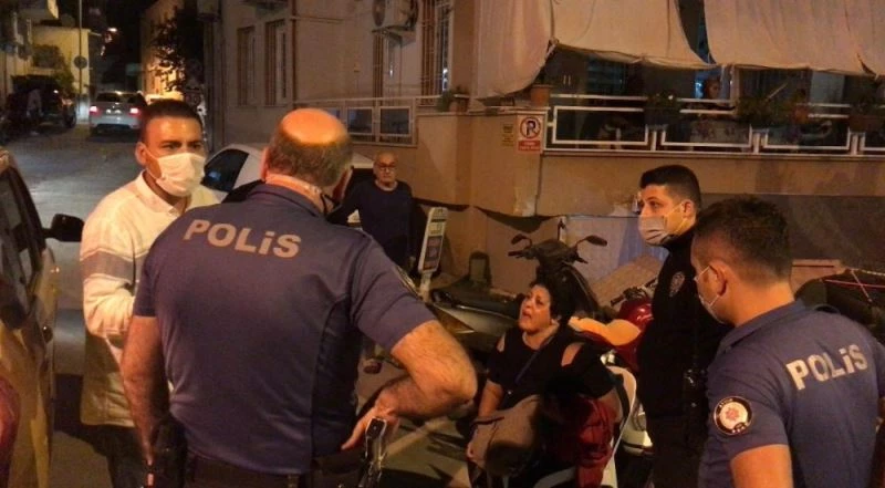 Taksici ile kadın müşteri birbirine girdi, ayıran polis oldu
