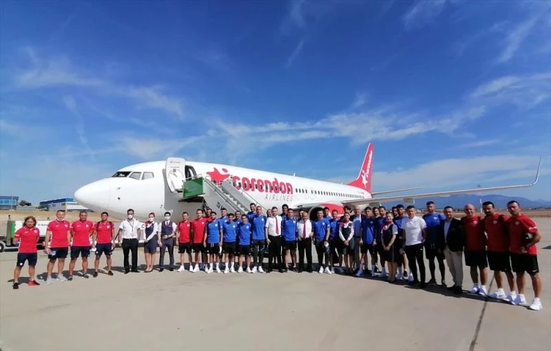 Altınordu FK, Corendon Airlines’ın özel takım uçağıyla Adana’ya uçtu