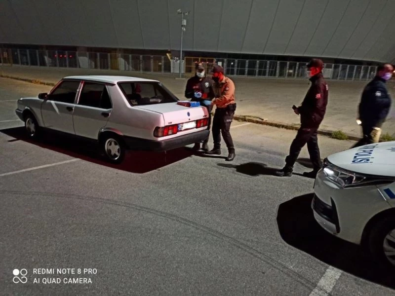 Karantinadan kaçtı, drift yaparken yakalandı
