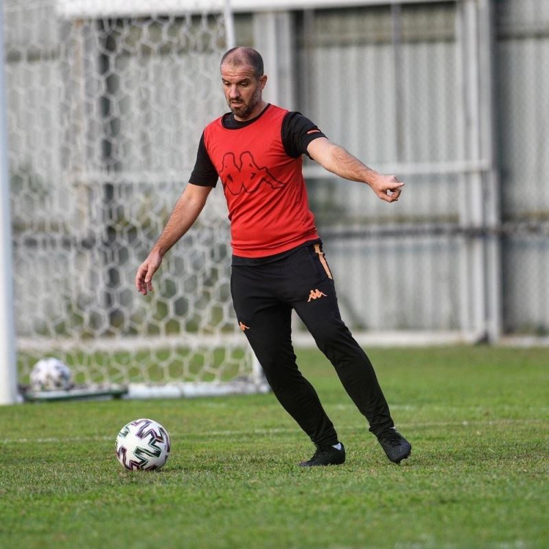 Bursaspor Teknik Direktörü Mustafa Er: “Sahada kazanılan sahada kaldı”
