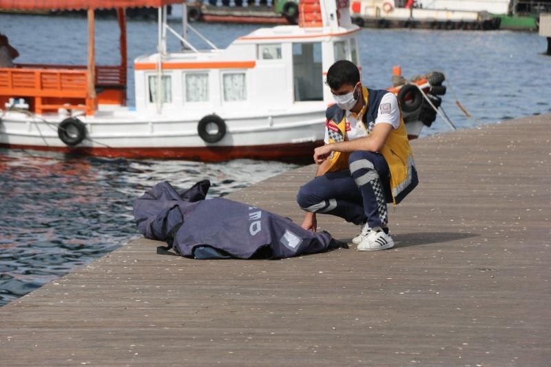 Cesedi izleyerek piknik yaptılar
