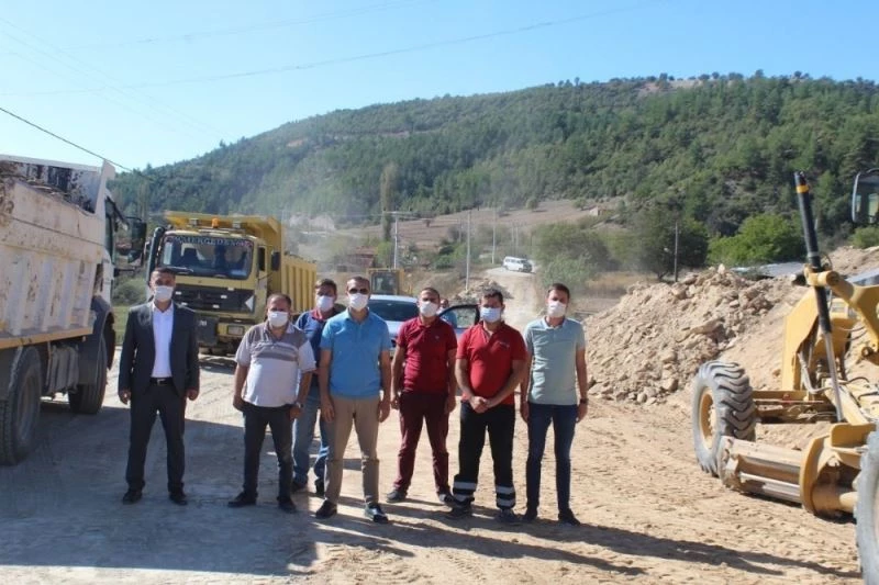 Kaymakam Çiçek: ’’Vatandaşlarımızın yol için arazilerini bedelsiz bağışlaması takdire şayandır’’
