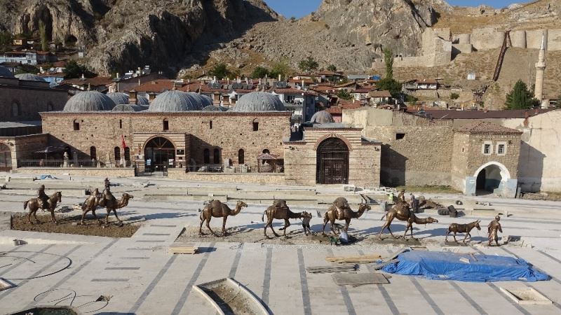 Tarihi çarşıya yerleştirildi, görenlerin dikkatini çekiyor
