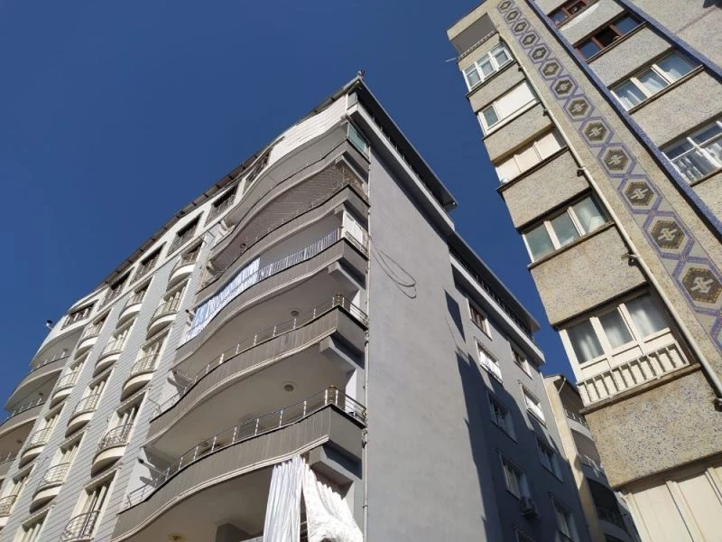 Genç kızı intihar etmekten polis ekipleri vazgeçirdi
