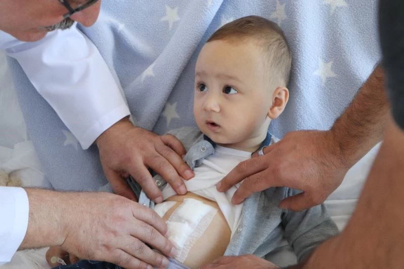 Tıpta nadir rastlanan durum: 1 yaşındaki bebeğin safra kesesinden 5 taş çıkarıldı
