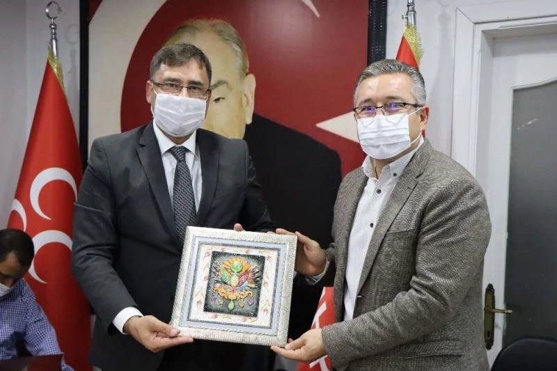 Kuşadası MHP’ye AK Parti ilçe yönetiminden iadeyi ziyaret
