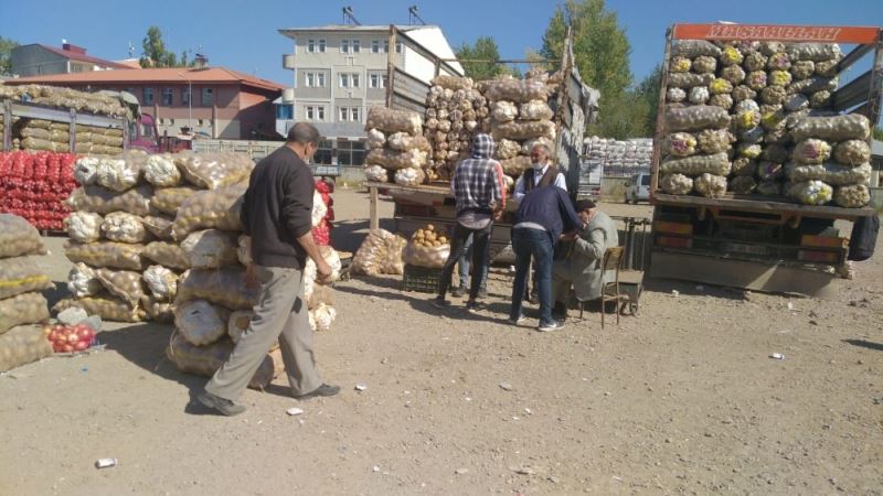 Vatandaşların kışlık patates stoğu başladı
