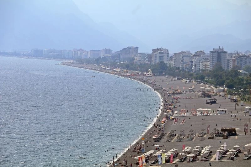 Sosyal mesafe sahile sonbaharla birlikte geldi

