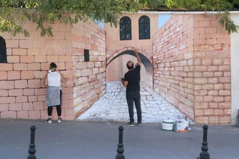 Gaziantep’in tarihi duvarlara yansıtılıyor
