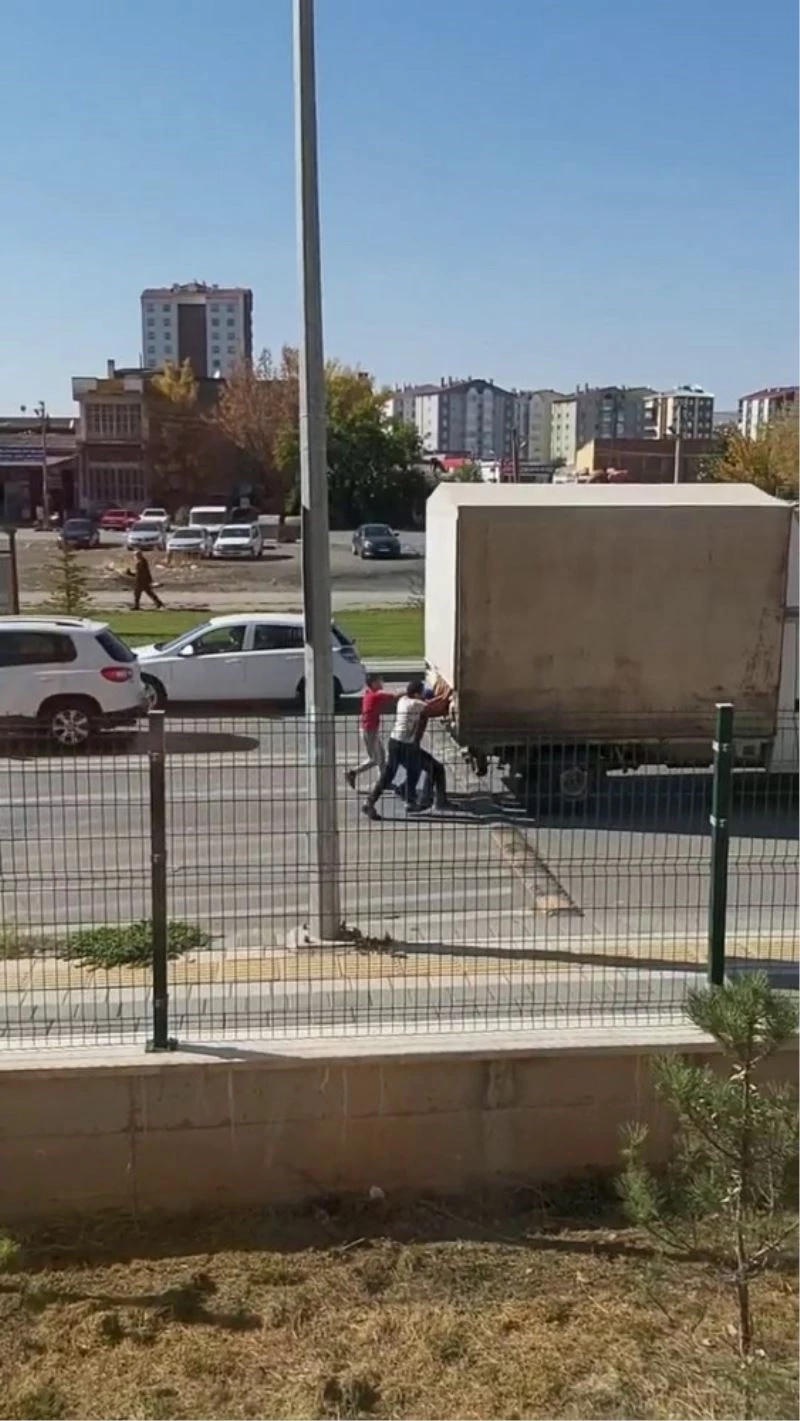 Çocukların yürekleri ağızlara getiren oyunu
