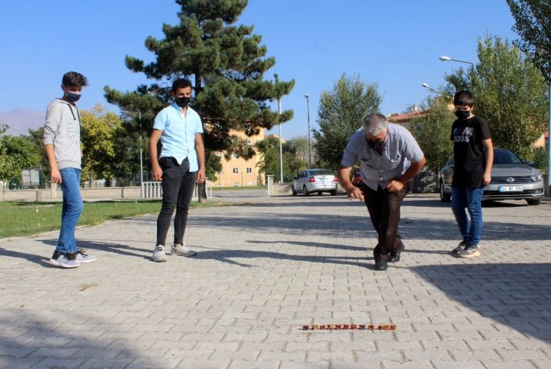 Unutulmaya yüz tutmuş “Aşık Oyunu” Erzincan’da hayat buldu
