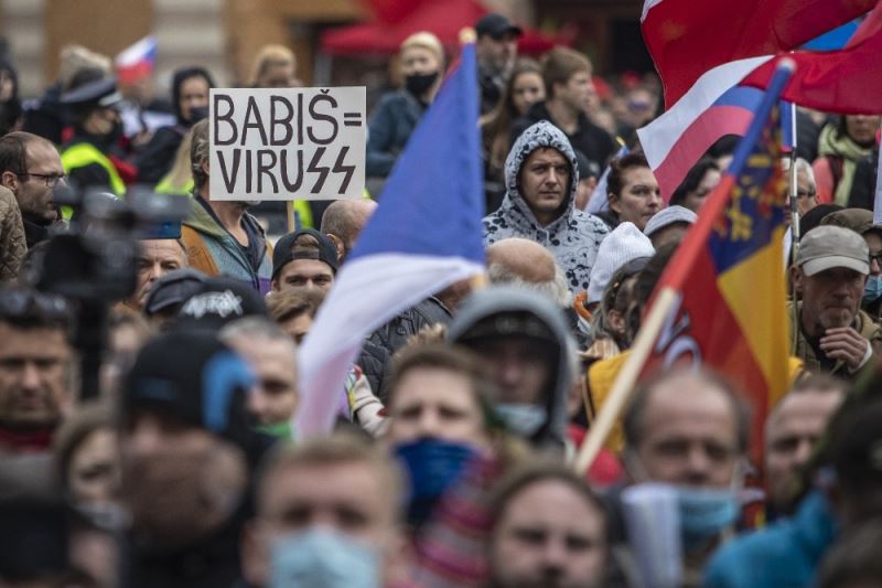 Prag’da holiganlar polisle çatıştı: 20 yaralı, 16 gözaltı
